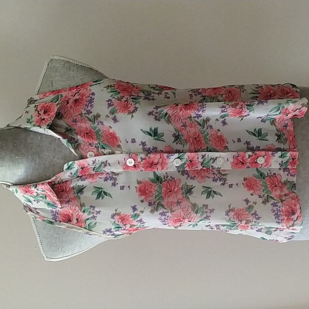 Floral summer chic romantic blouse size M